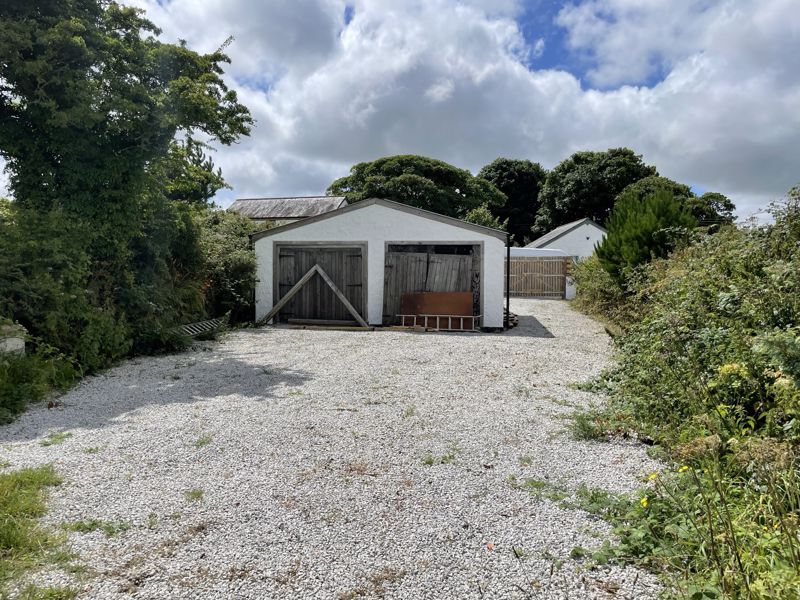 Double Garage With Potential